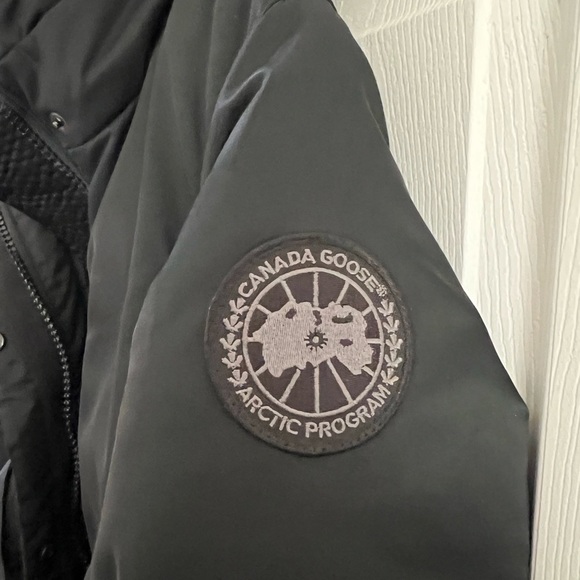 🎄🥗Like new condition Canada Goose MCKENNA Coat Black Size M - Picture 7 of 15